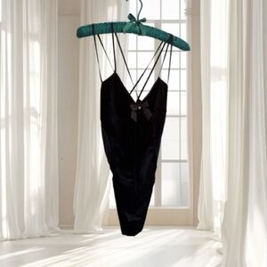 VTG California Dynasty Black Velvet Strappy Bodysuit Size L